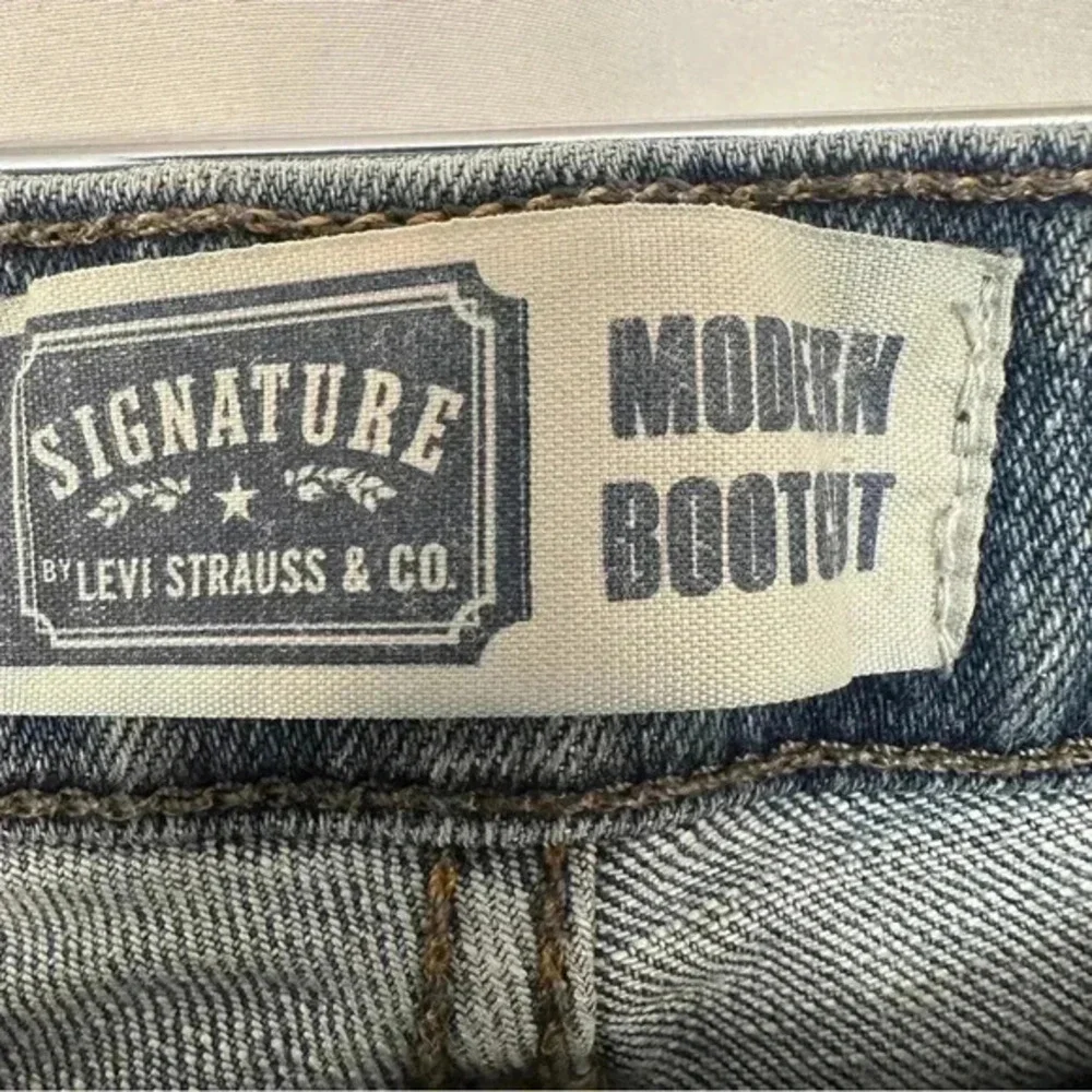 Levi's Signature Jeans Modern Bootcut Womens Size 10 Mid Rise Blue Stretch‎